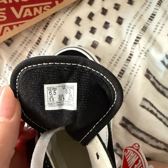 Vans Old Skool Black White Sneakers size 8 Women’s - Picture 3 of 4